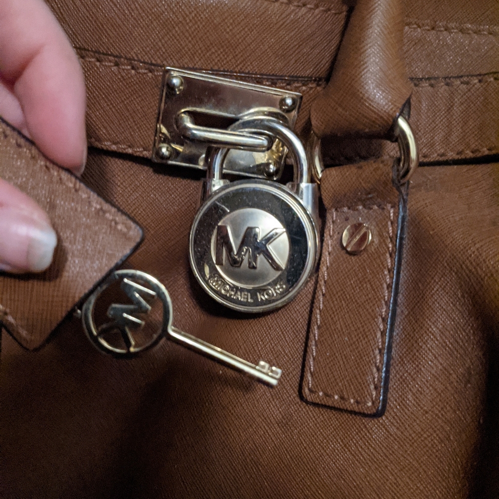 Michael Kors Hamilton Bag with Key!